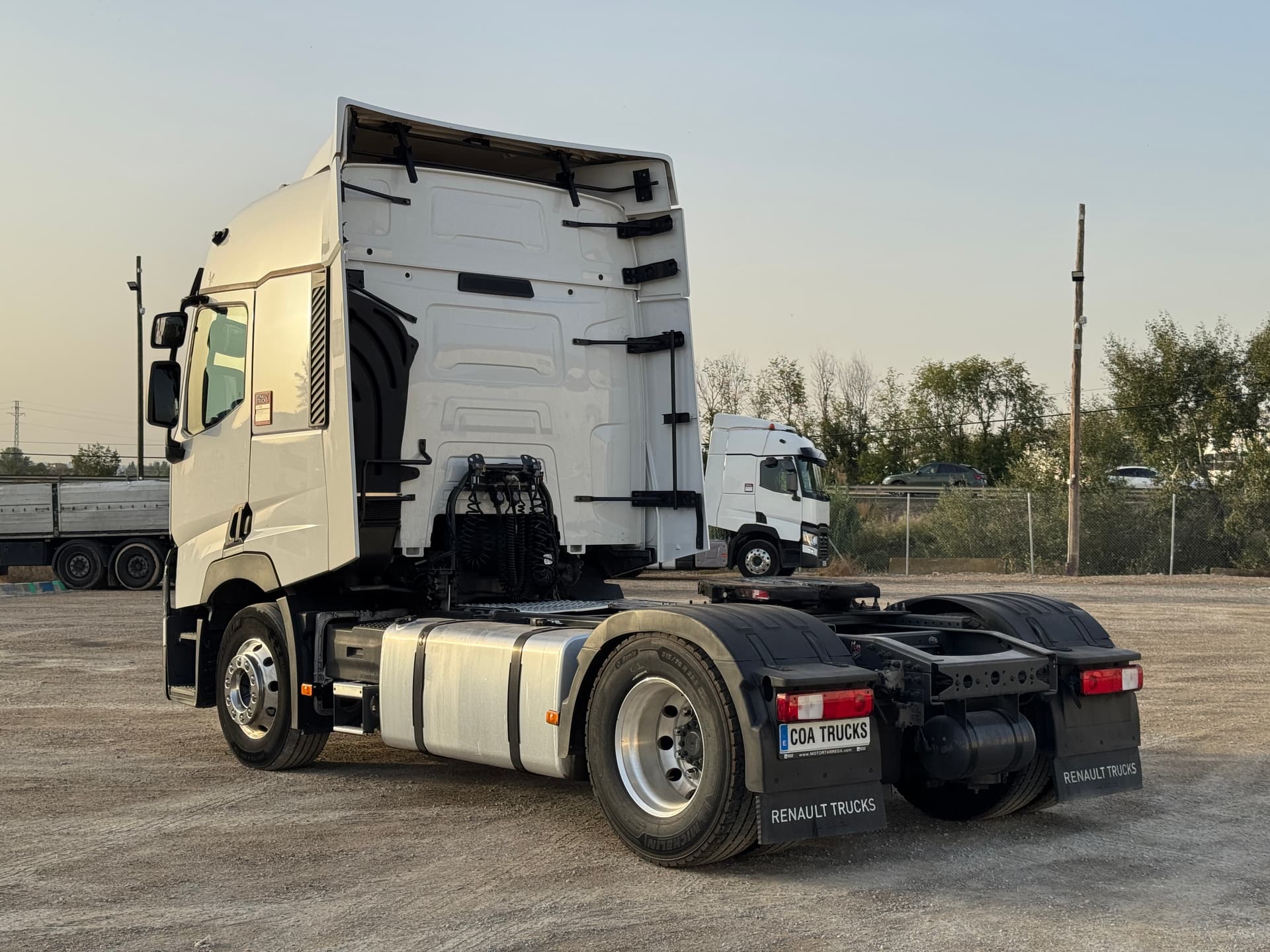 Trator Renault T 480 2021 usado — vista 3