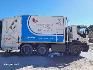 Refuse compactor Used Iveco Stralis AD260S31 2010 truck, passenger-side profile — Coatrucks Lleida