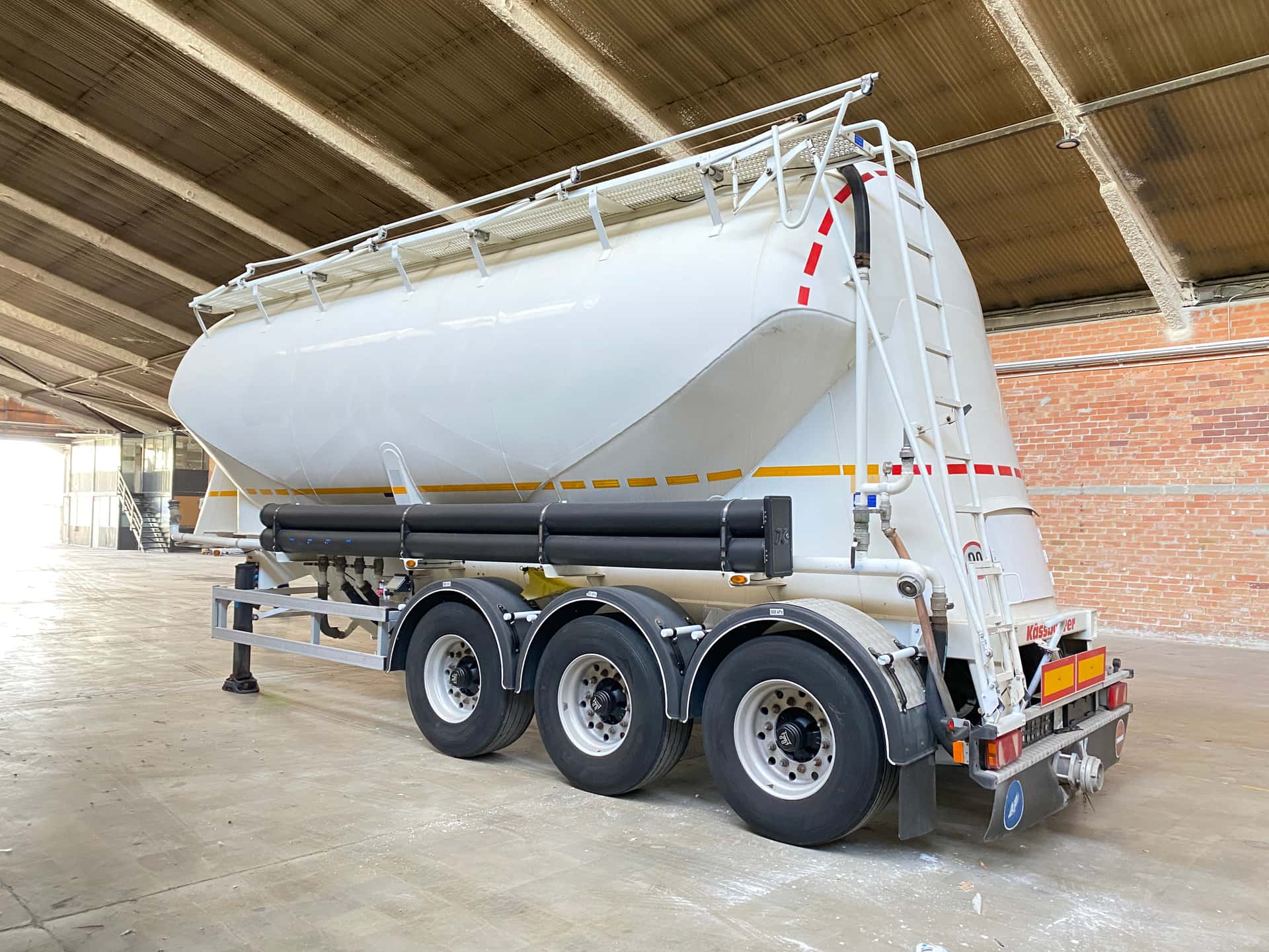 Silo Semi-remorque Kassbohrer SSL 35 m³ 2016 d'occasion — Coatrucks Lleida