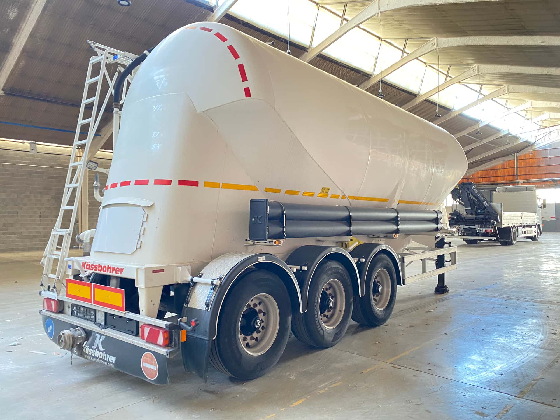 Used Kassbohrer SSL 35 m³ 2016 semi-trailer — view 5
