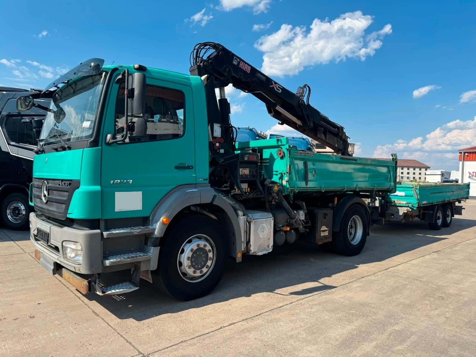 Tipper Used Mercedes Axor 1833 2012 truck, front 3/4 driver side — Coatrucks Lleida