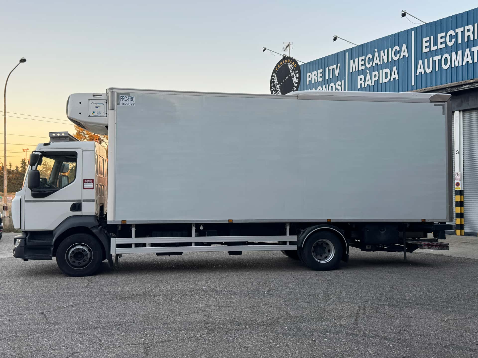 Gebrauchte LKW Renault D 240 2018 — Ansicht 3