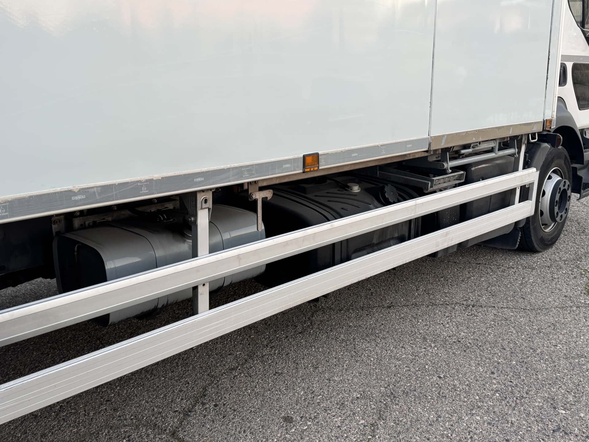 Kühlkoffer Gebrauchte LKW Renault D 240 2018, Fahrgestell — Coatrucks Lleida