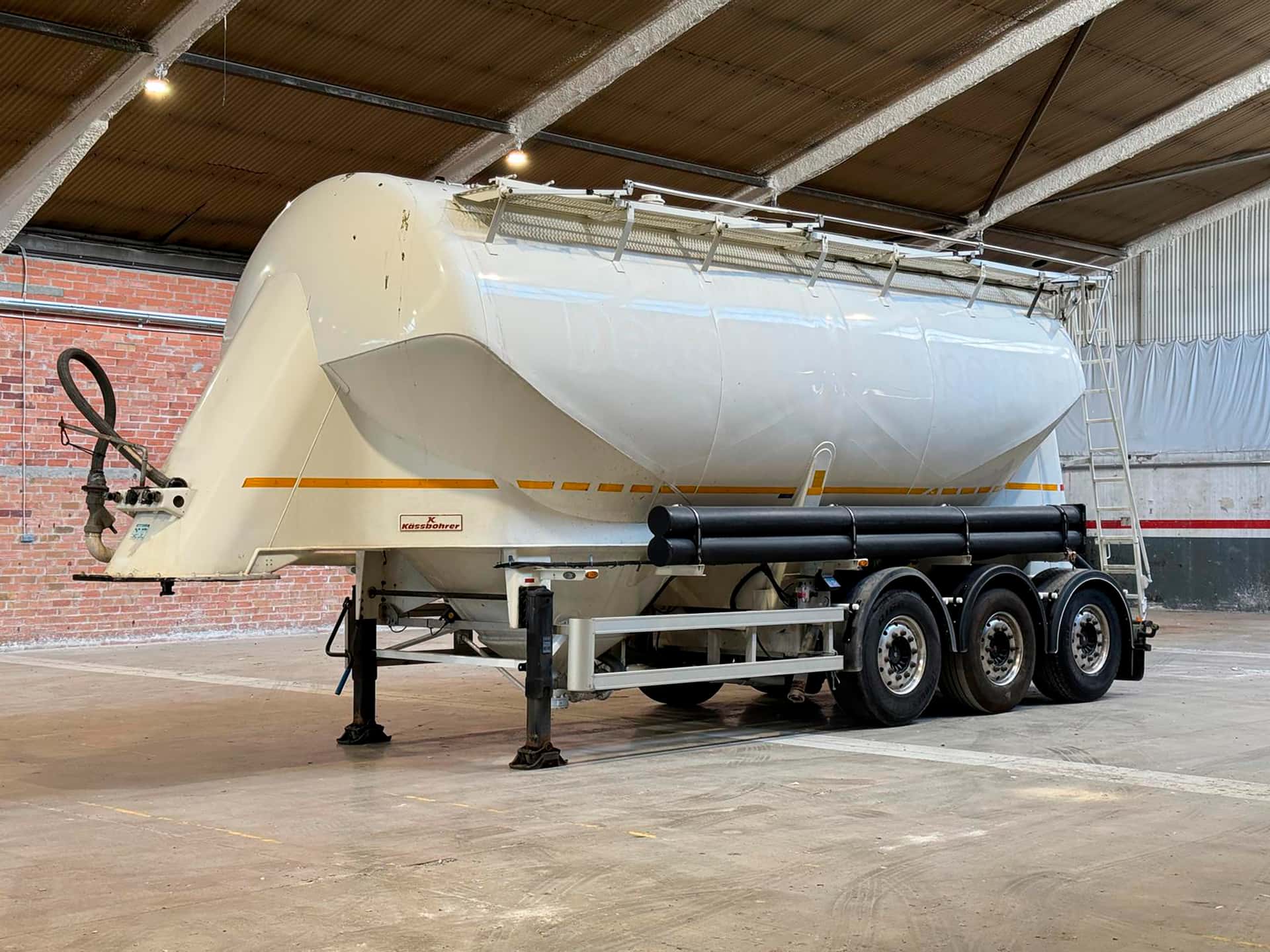 Silo Semirremolque Kassbohrer SSL 35 m³ 2017 de ocasión — Coatrucks Lleida - foto 1