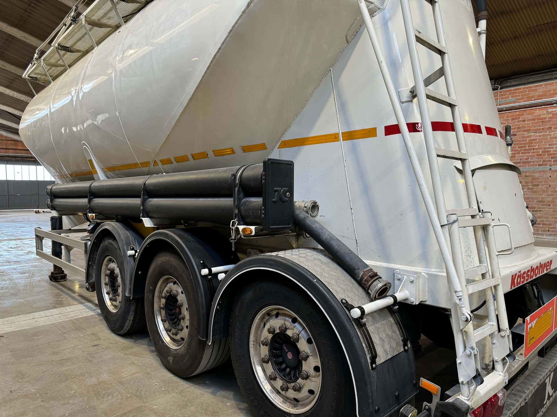 Used Kassbohrer SSL 35 m³ 2017 semi-trailer — view 3
