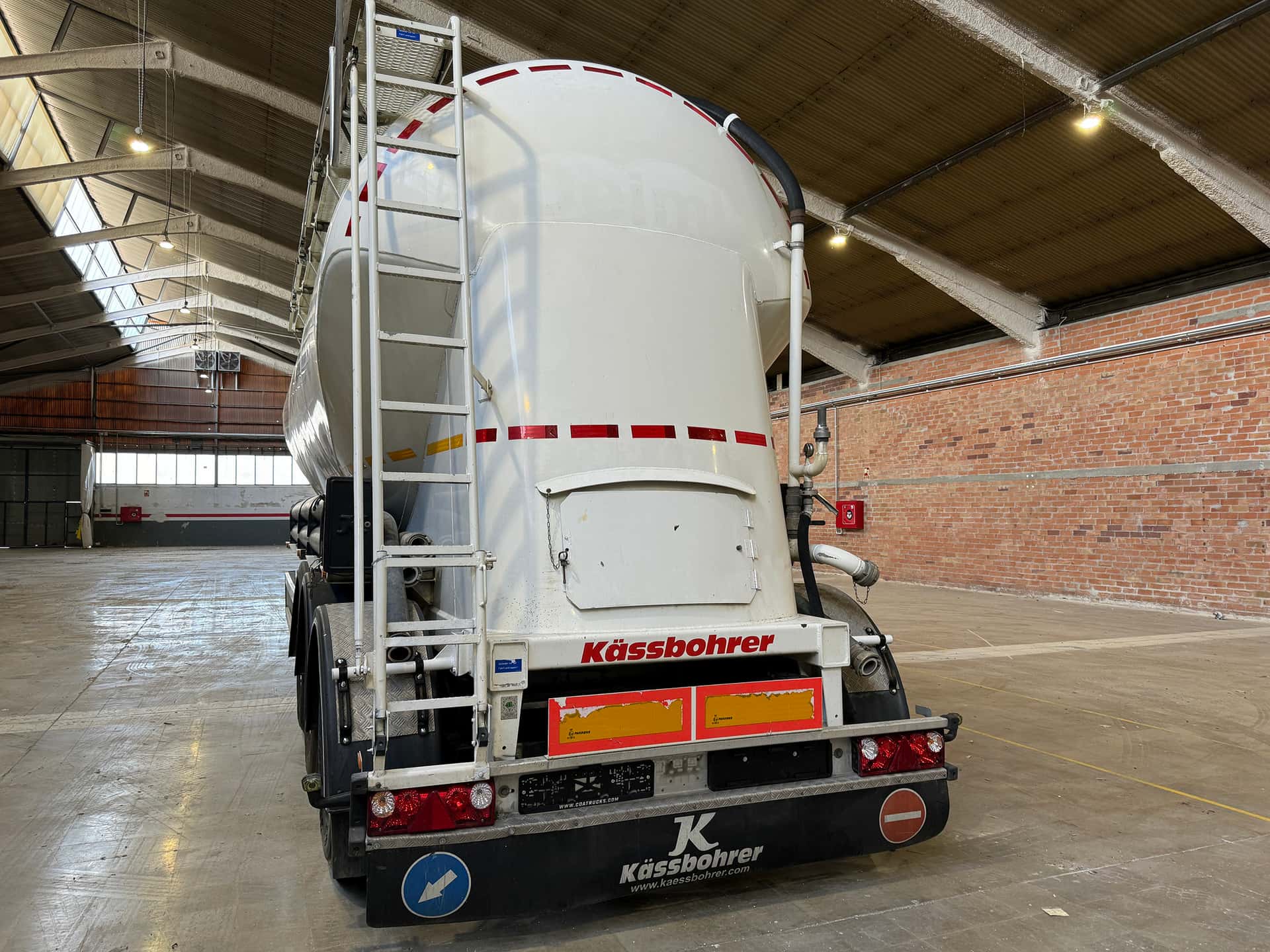 Used Kassbohrer SSL 35 m³ 2017 semi-trailer — view 4