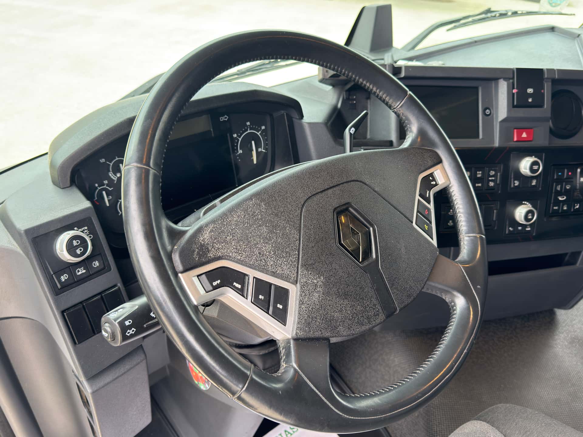Gebrauchte Sattelzugmaschine Renault T 520 2023 — Coatrucks Lleida