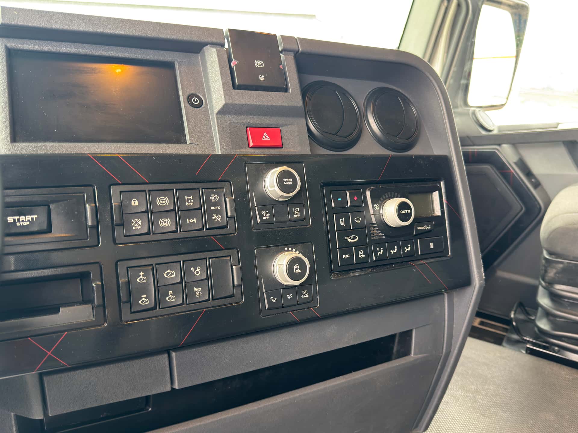 Gebrauchte Sattelzugmaschine Renault T 520 2023 — Coatrucks Lleida