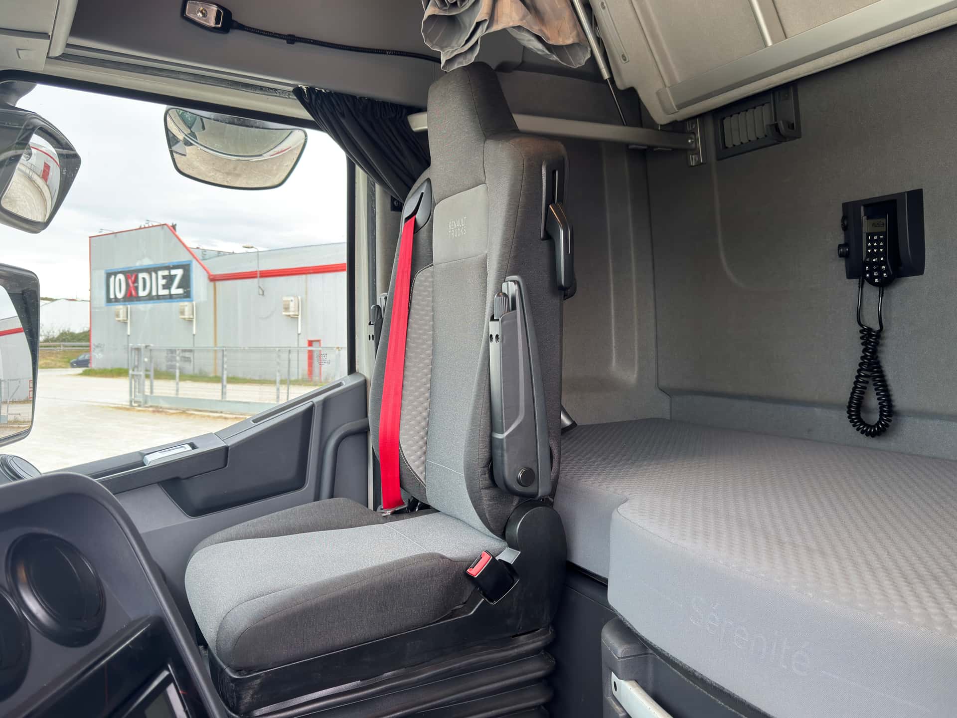 Gebrauchte Sattelzugmaschine Renault T 520 2023 — Coatrucks Lleida