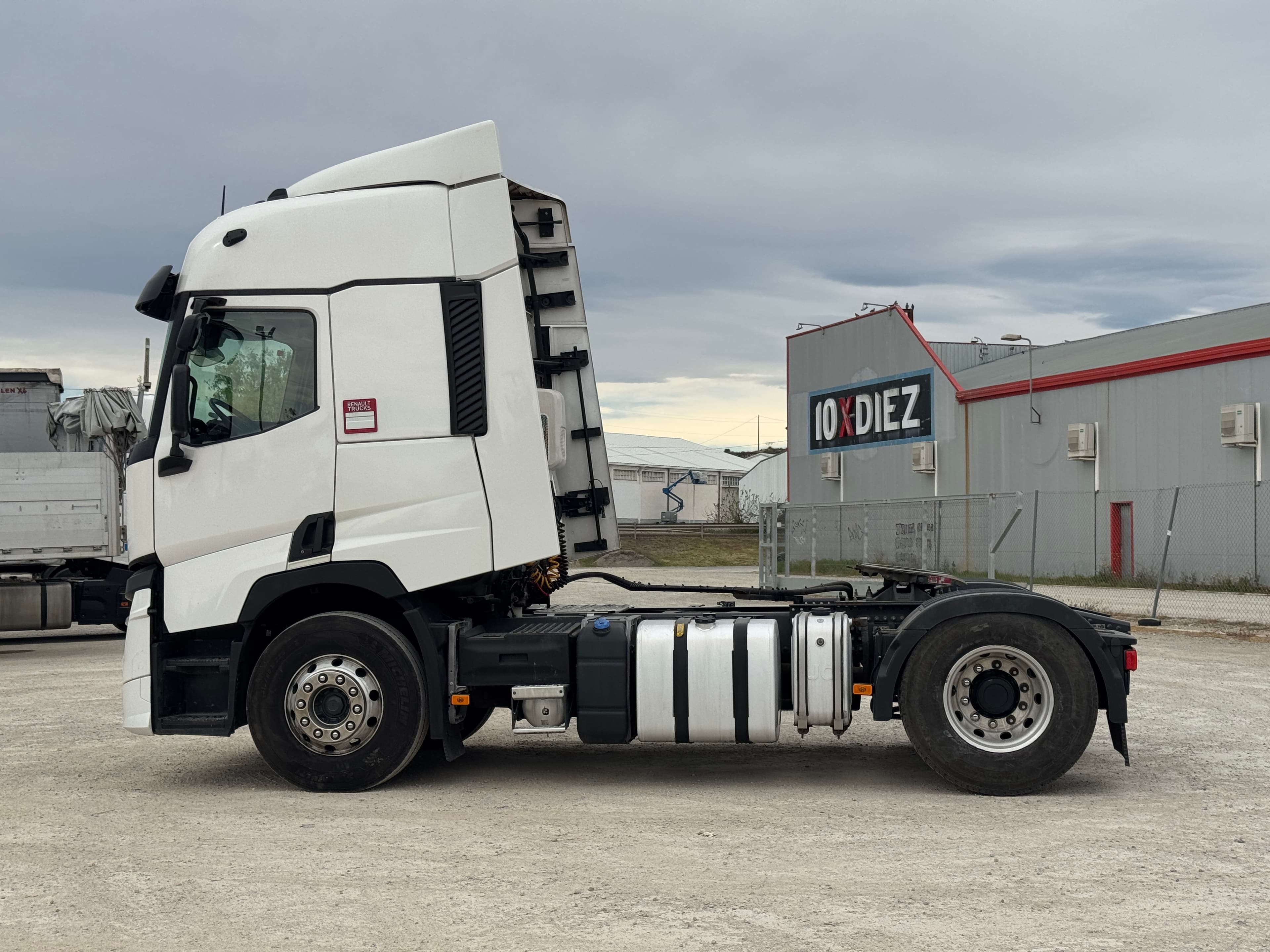 Tracteur Renault T 520 2023 d'occasion — vue 2