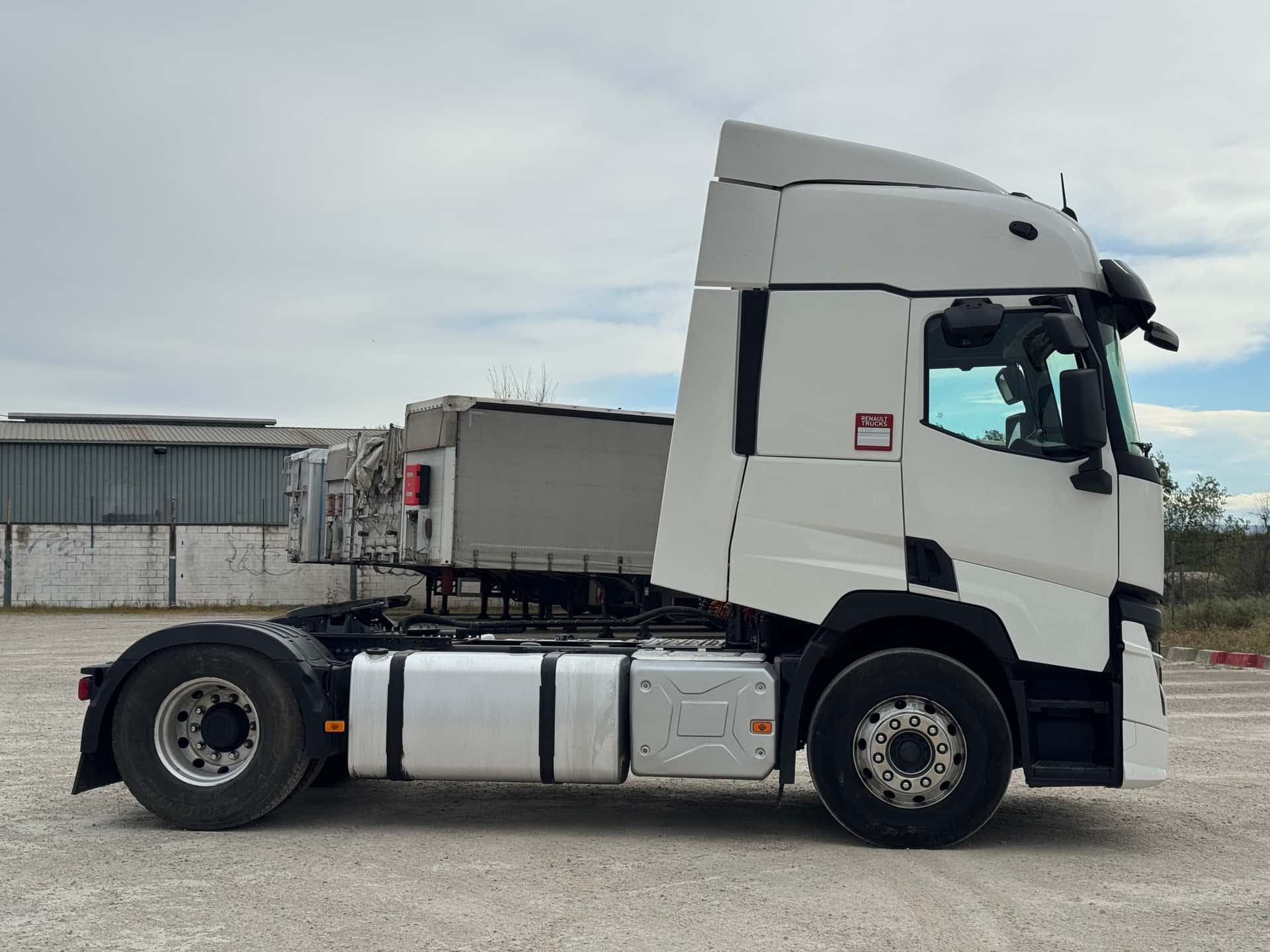 Gebrauchte Sattelzugmaschine Renault T 520 2023 — Coatrucks Lleida