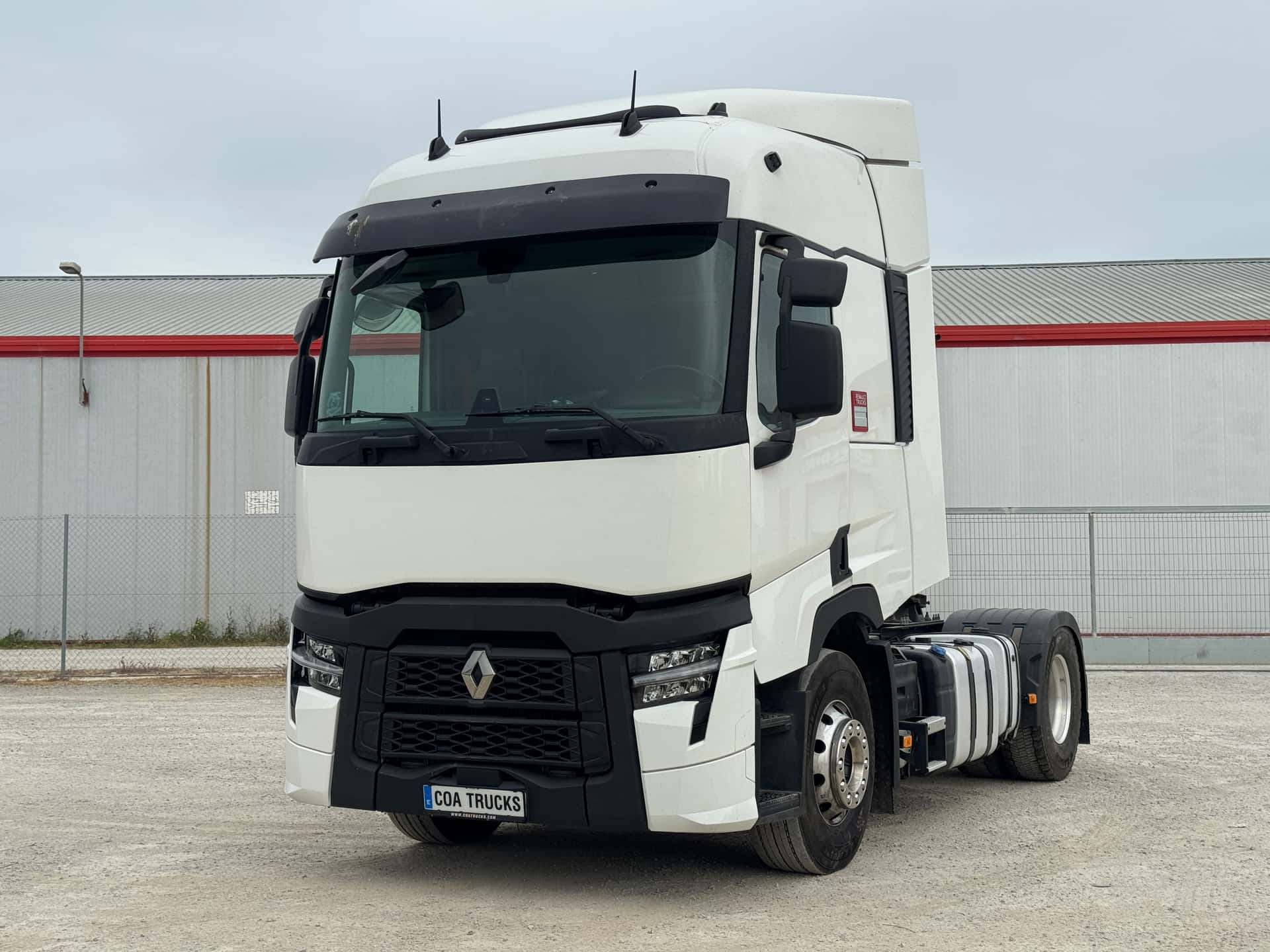 Tractora Renault T 520 2023 de ocasión — vista 1