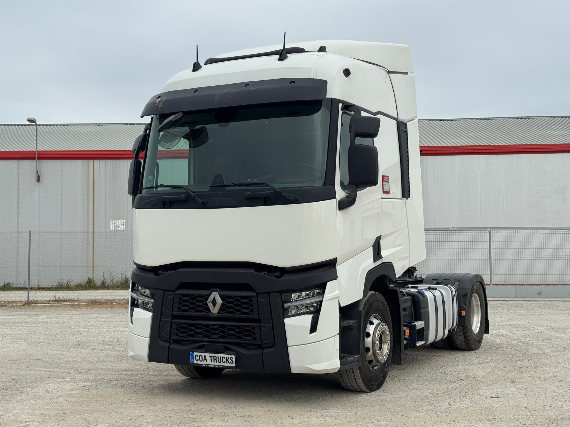 Tractora Renault T 520 2023 de ocasión — vista 1