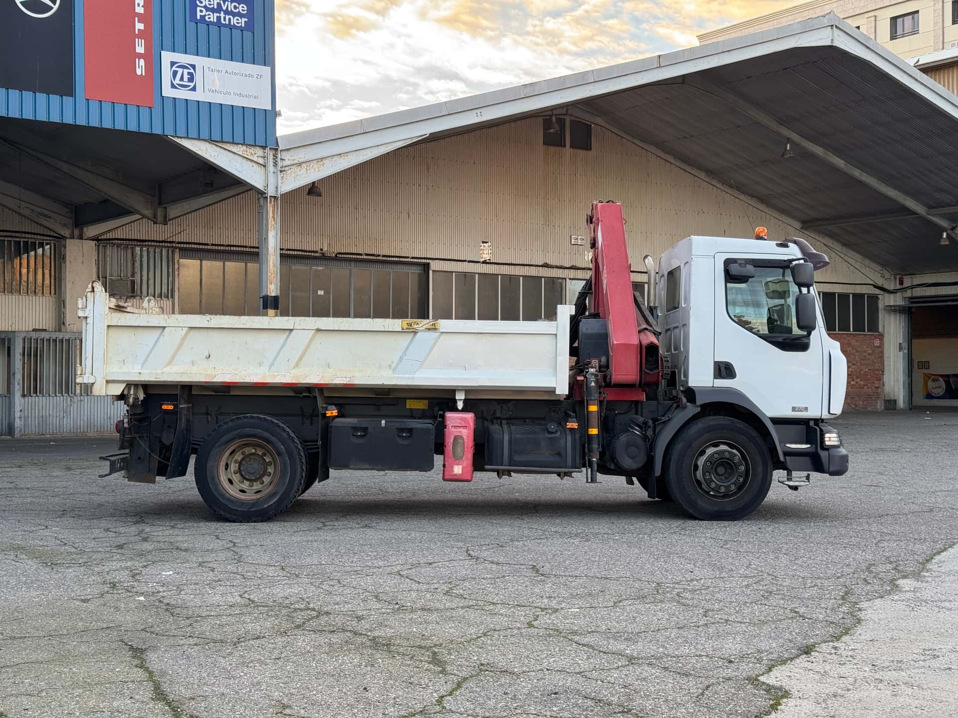 Kipper Gebrauchte LKW Renault Midlum 270 2006 — Coatrucks Lleida