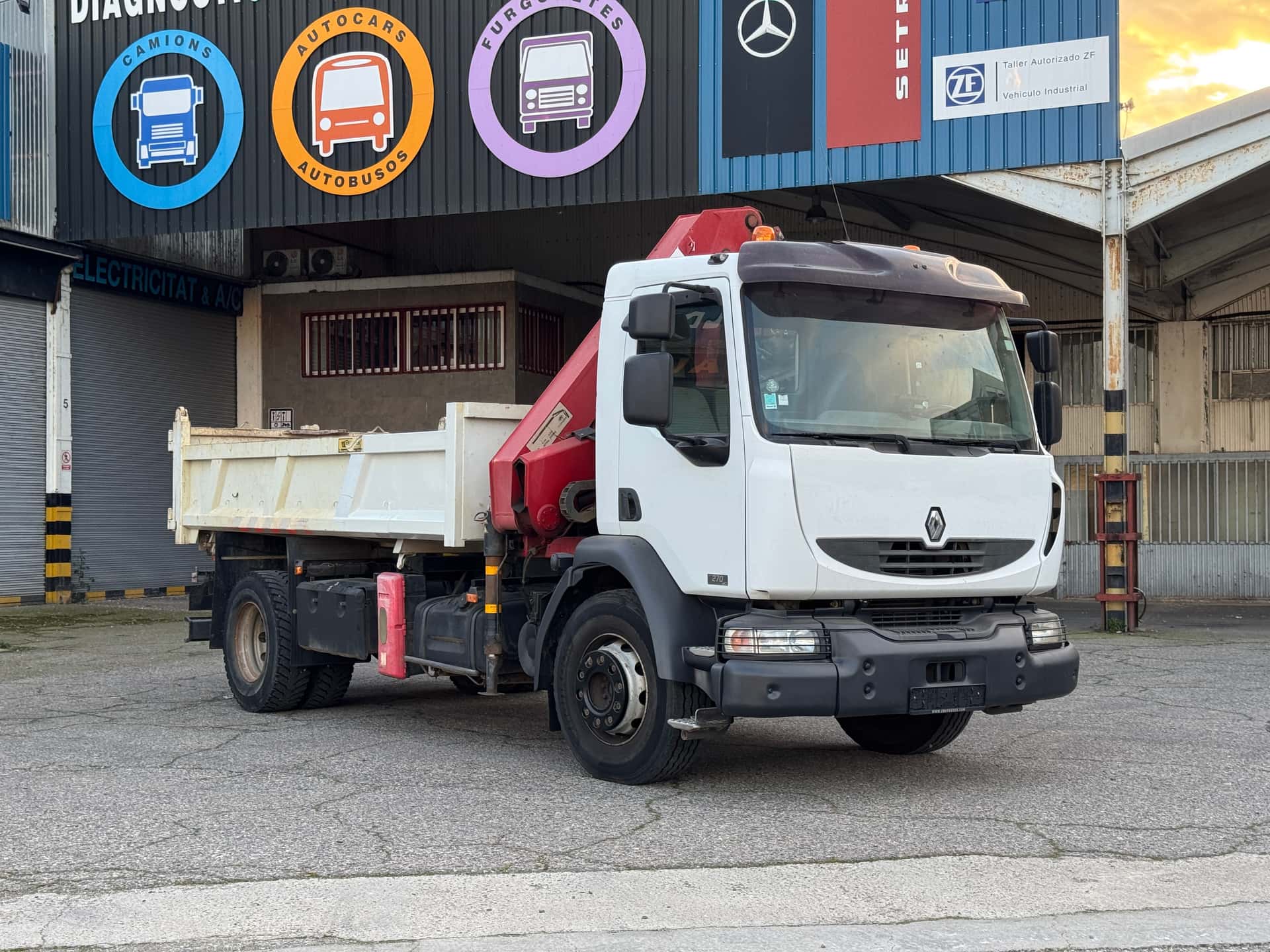 Kipper Gebrauchte LKW Renault Midlum 270 2006 — Coatrucks Lleida