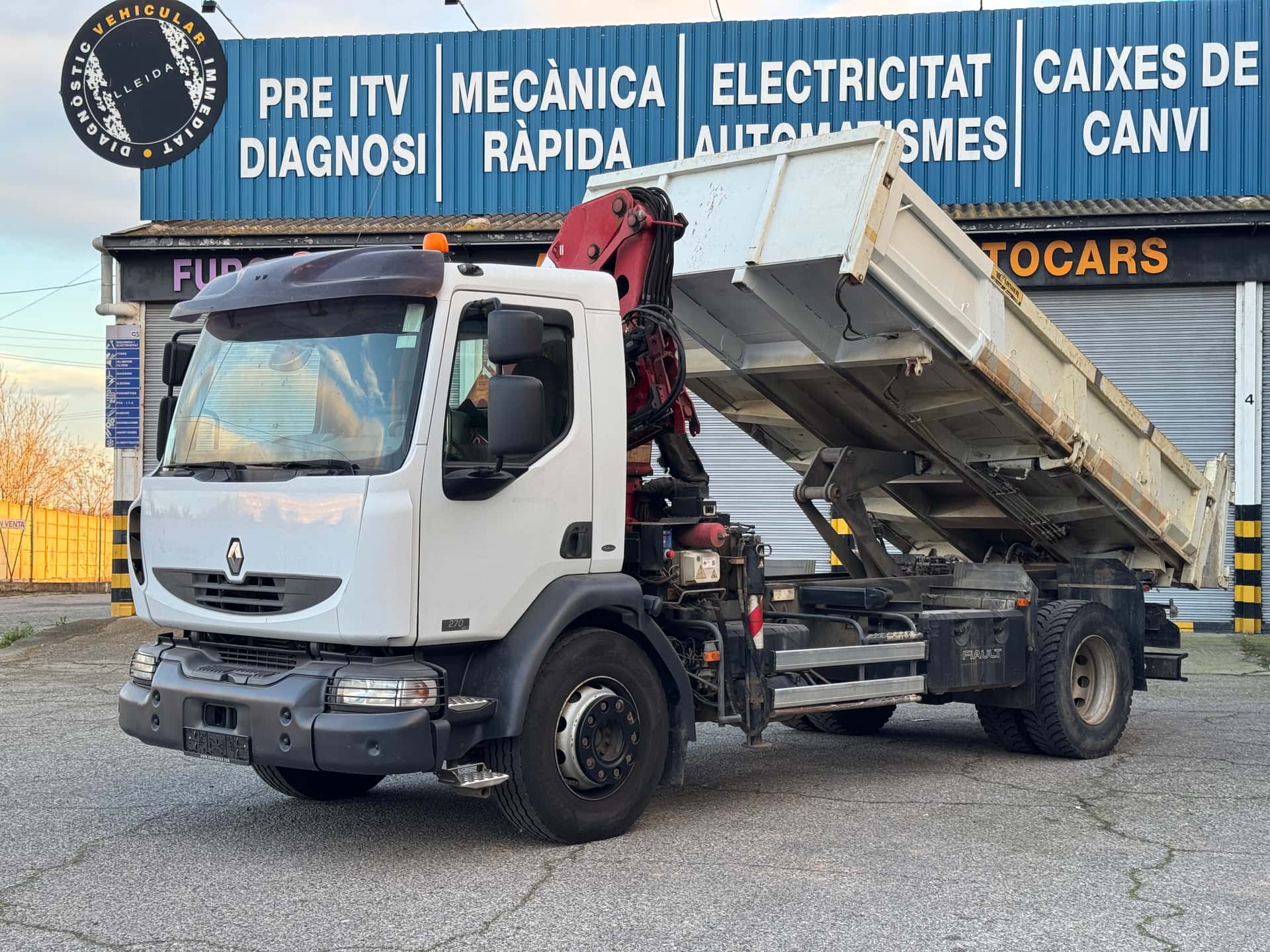Kipper Gebrauchte LKW Renault Midlum 270 2006 — Coatrucks Lleida