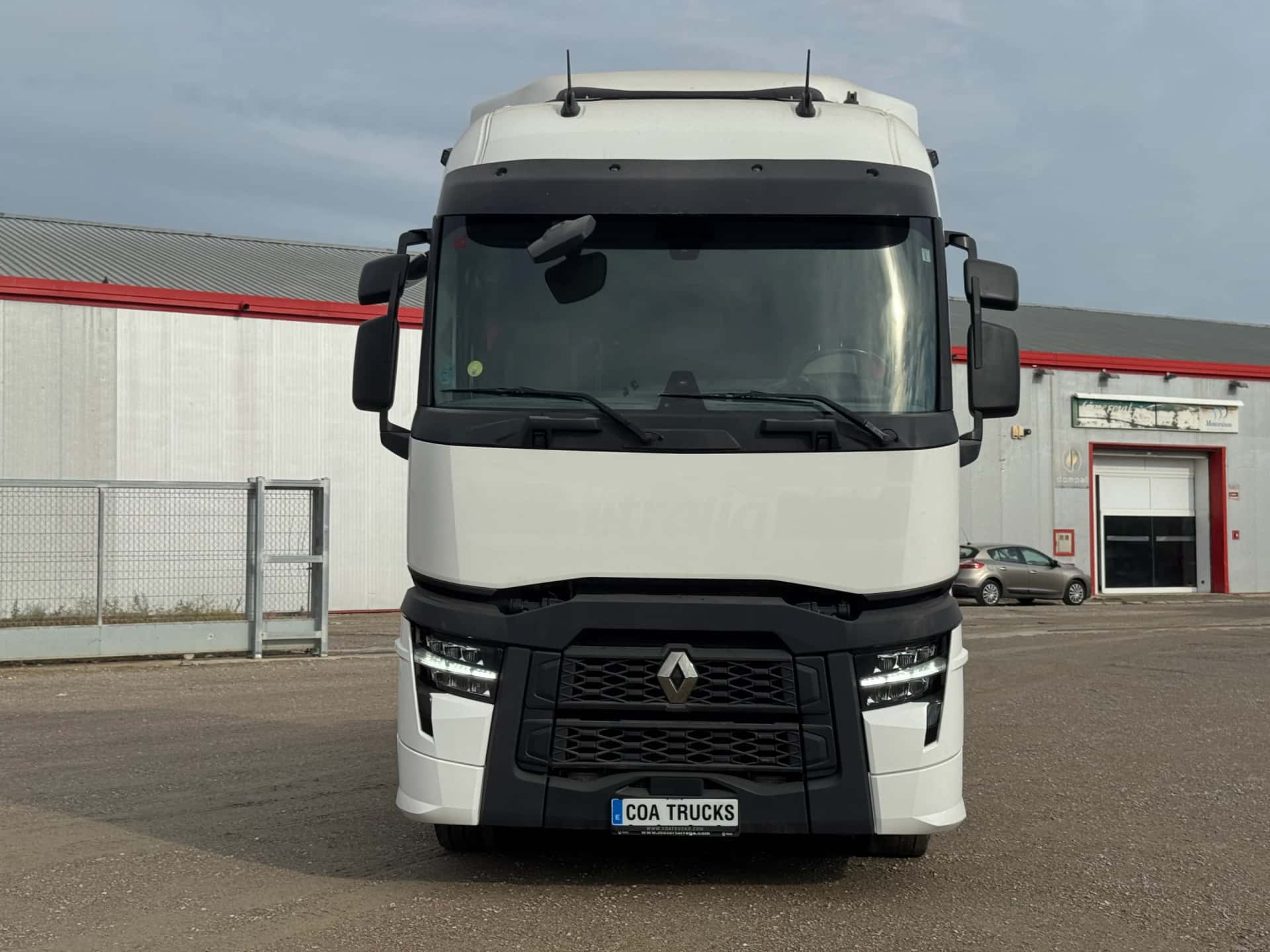 Cabeza tractora Renault T 520 2023 de ocasión — vista 2
