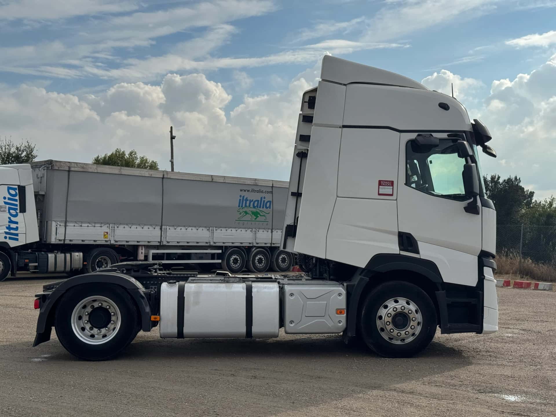 Cabeza tractora Renault T 520 2023 de ocasión — vista 4
