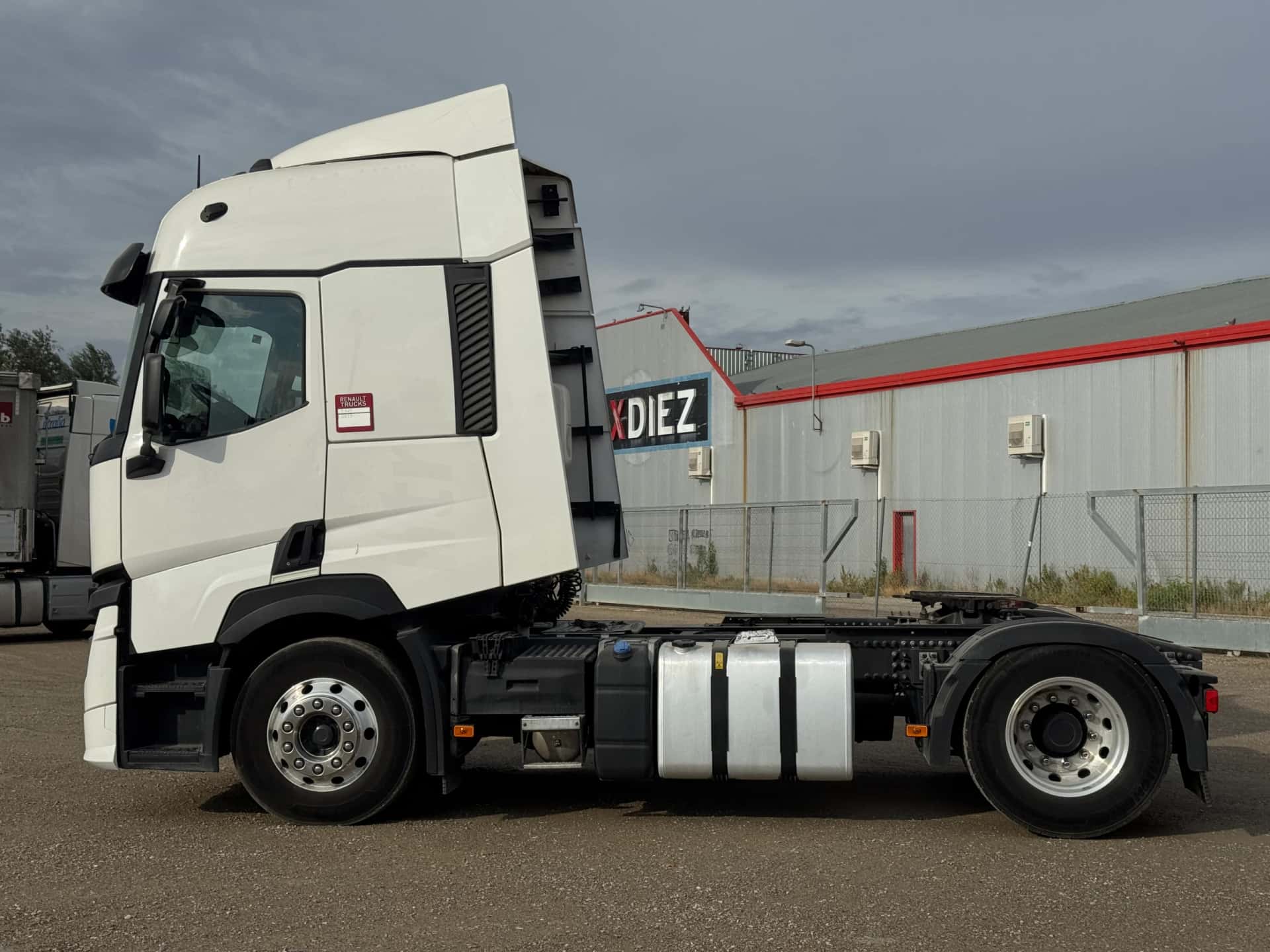 Cabeza tractora Renault T 520 2023 de ocasión — vista 2