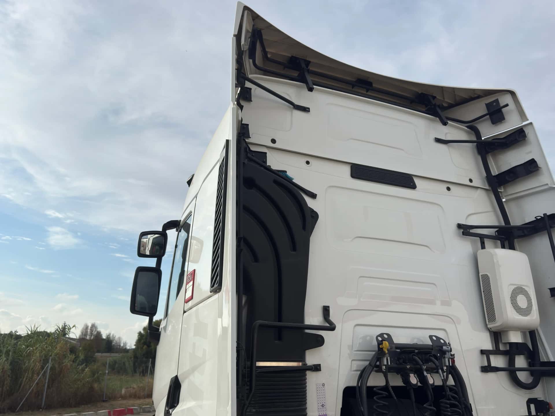 Used Renault T 520 2023 tractor unit — Coatrucks Lleida
