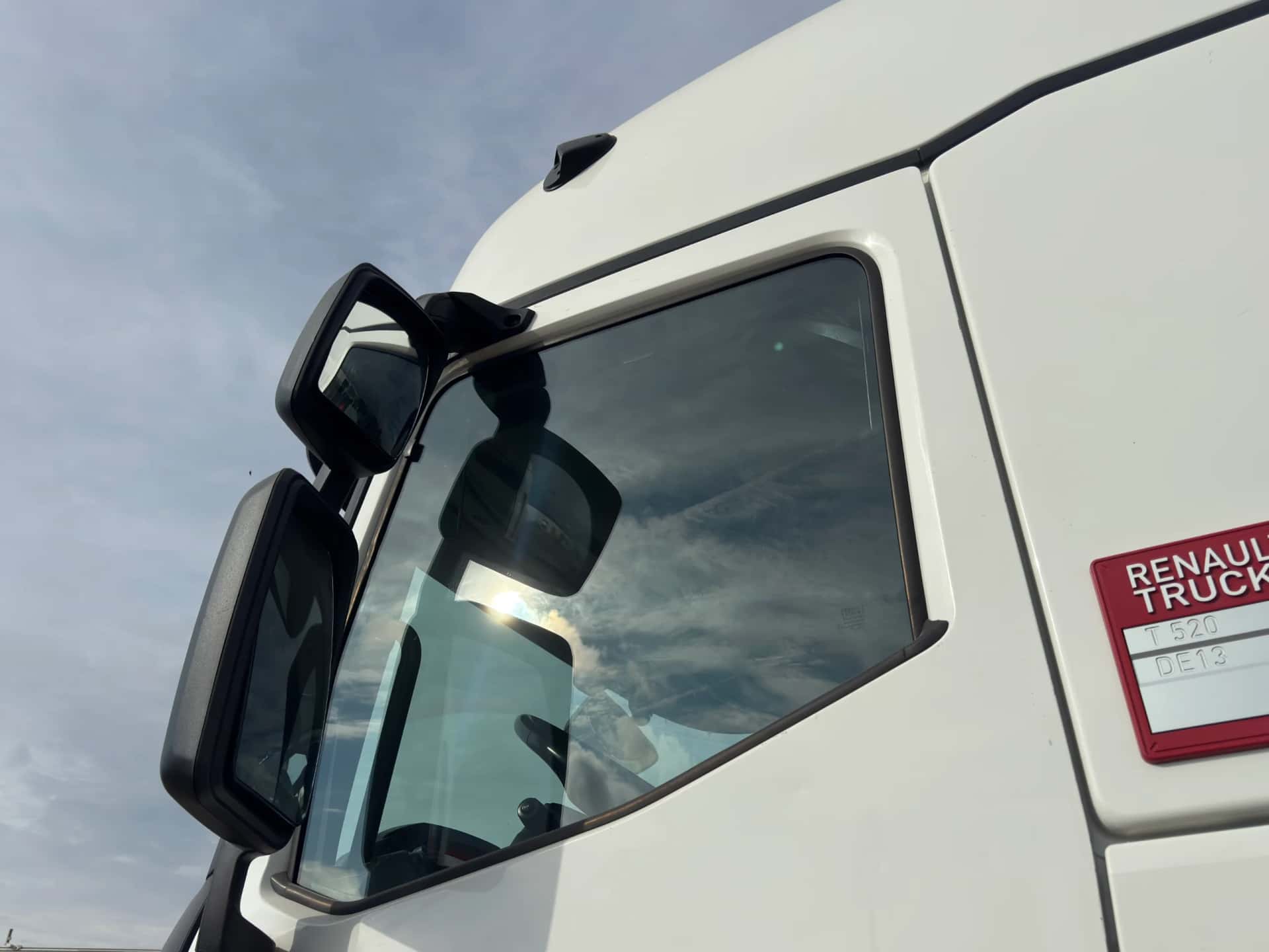 Used Renault T 520 2023 tractor unit — Coatrucks Lleida