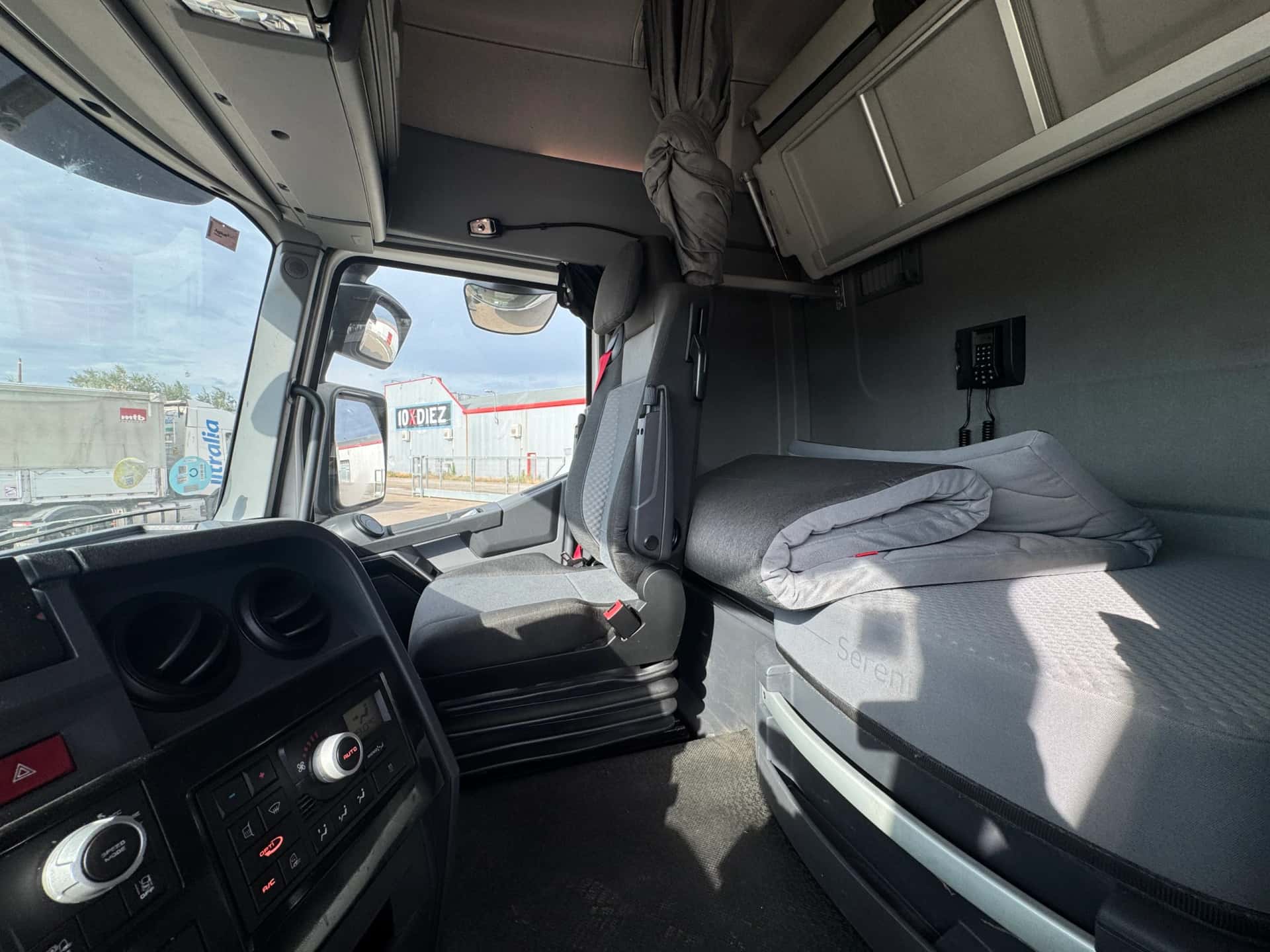 Used Renault T 520 2023 tractor unit — Coatrucks Lleida