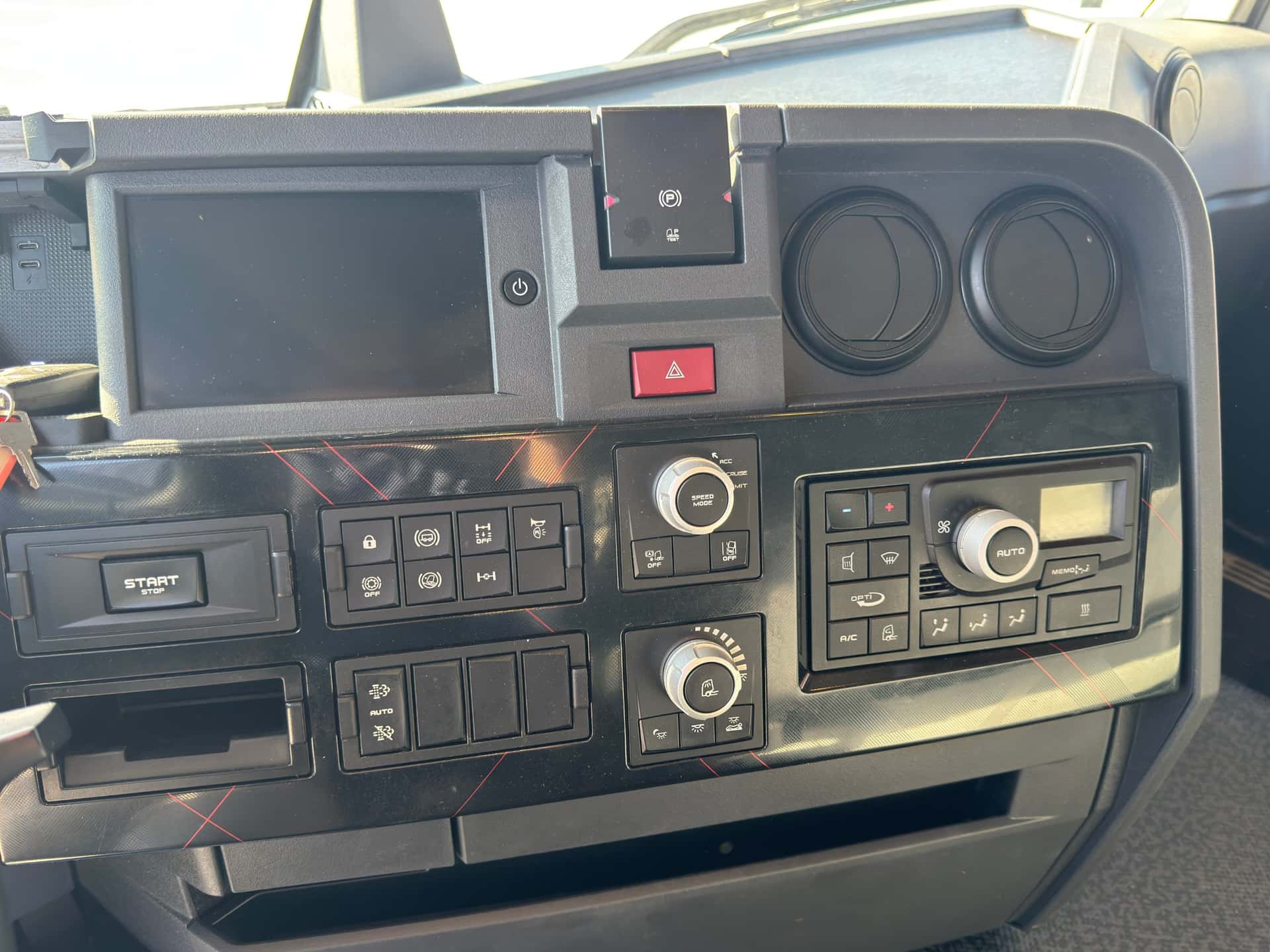 Gebrauchte Sattelzugmaschine Renault T 520 2023 — Coatrucks Lleida