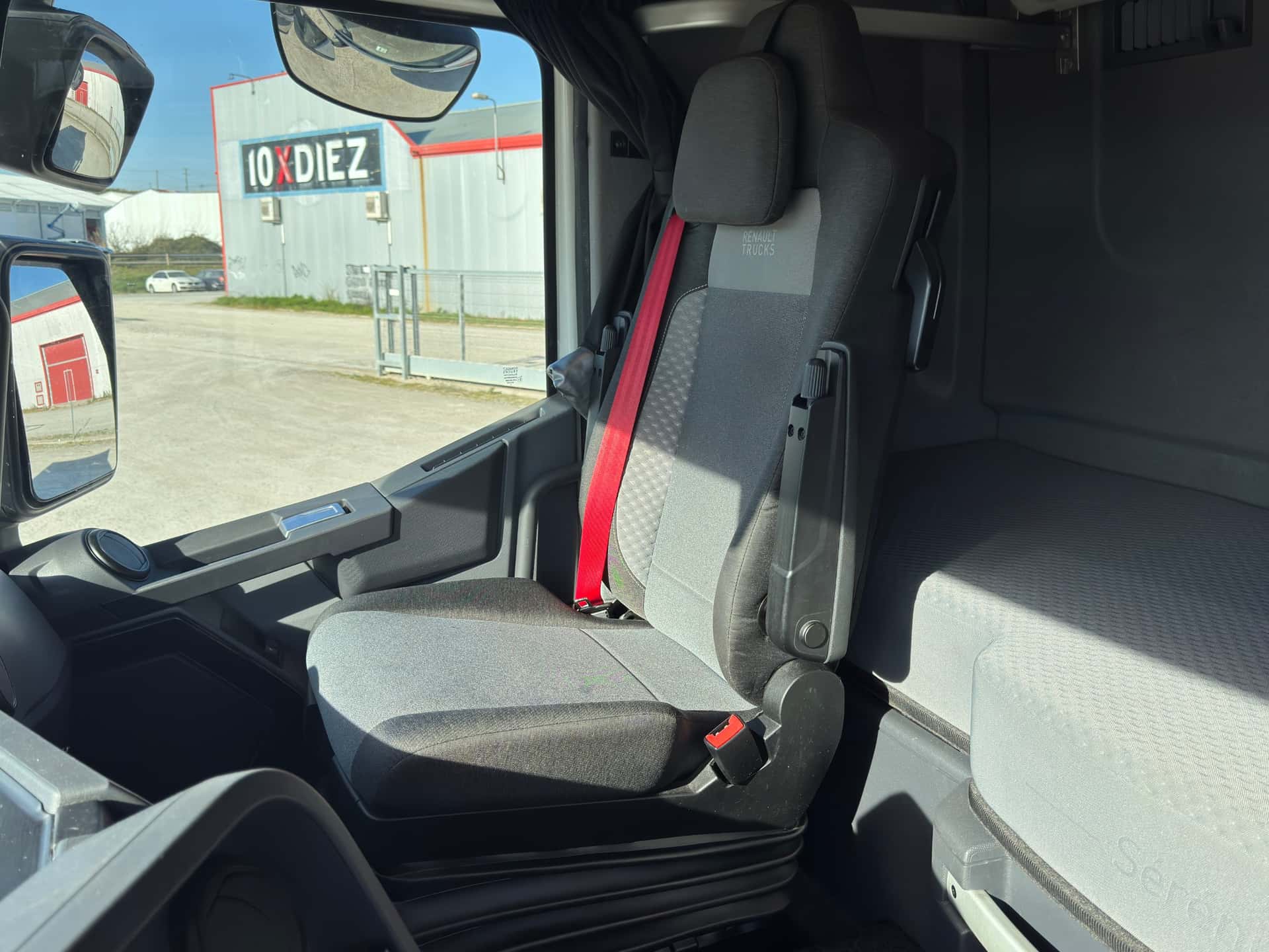 Gebrauchte Sattelzugmaschine Renault T 520 2023 — Coatrucks Lleida