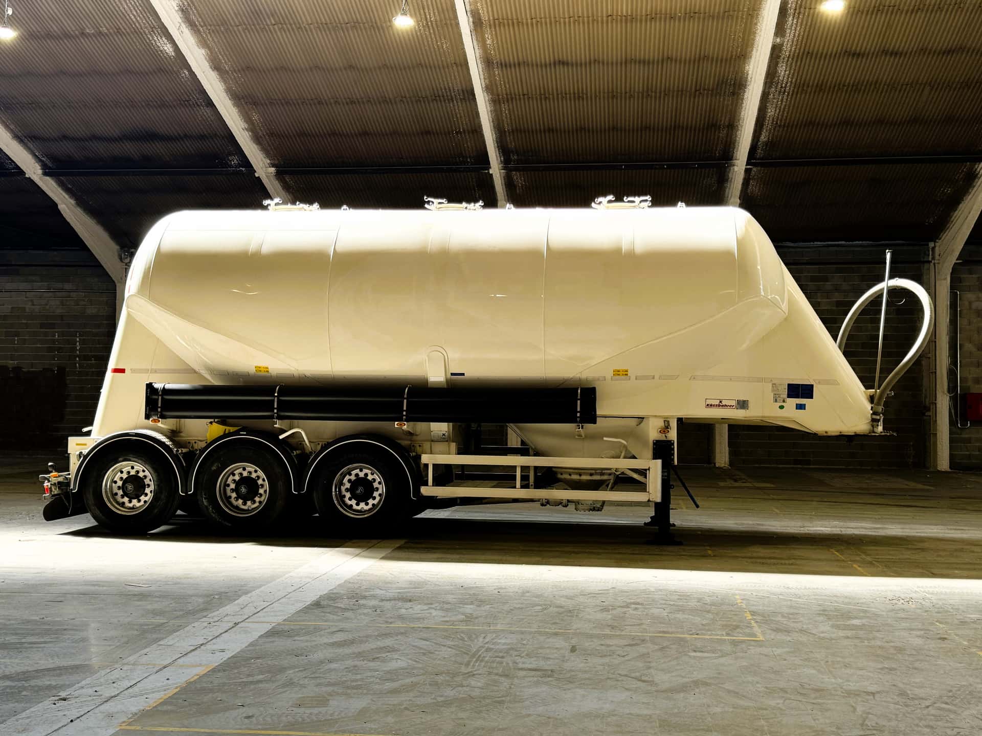 Silo-oplegger Gebruikte oplegger Kassbohrer SSL 35 m³ 2018, zijaanzicht bijrijderszijde — Coatrucks Lleida