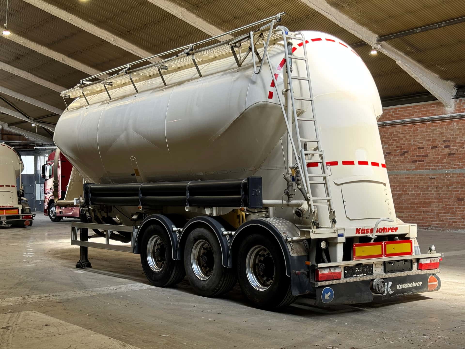 Used Kassbohrer SSL 35 m³ 2018 semi-trailer — view 3