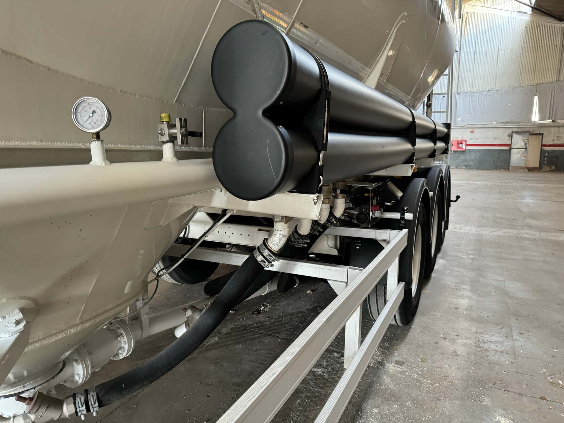Silo-oplegger Gebruikte oplegger Kassbohrer SSL 35 m³ 2015, techniek achterzijde — Coatrucks Lleida