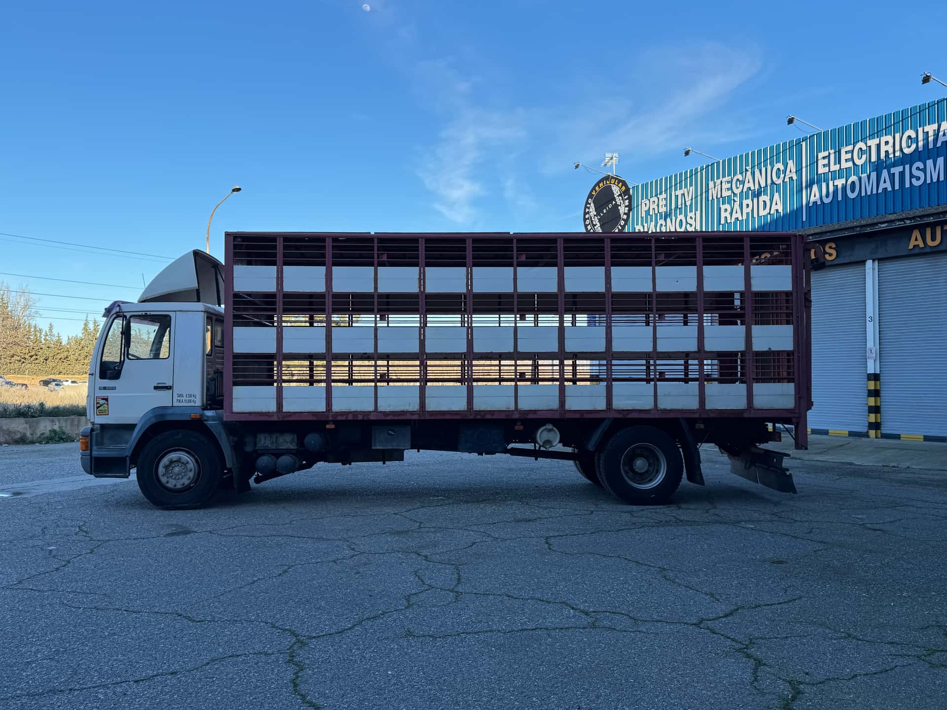 Camión MAN M2000 18.284 2000 de ocasión — vista 2