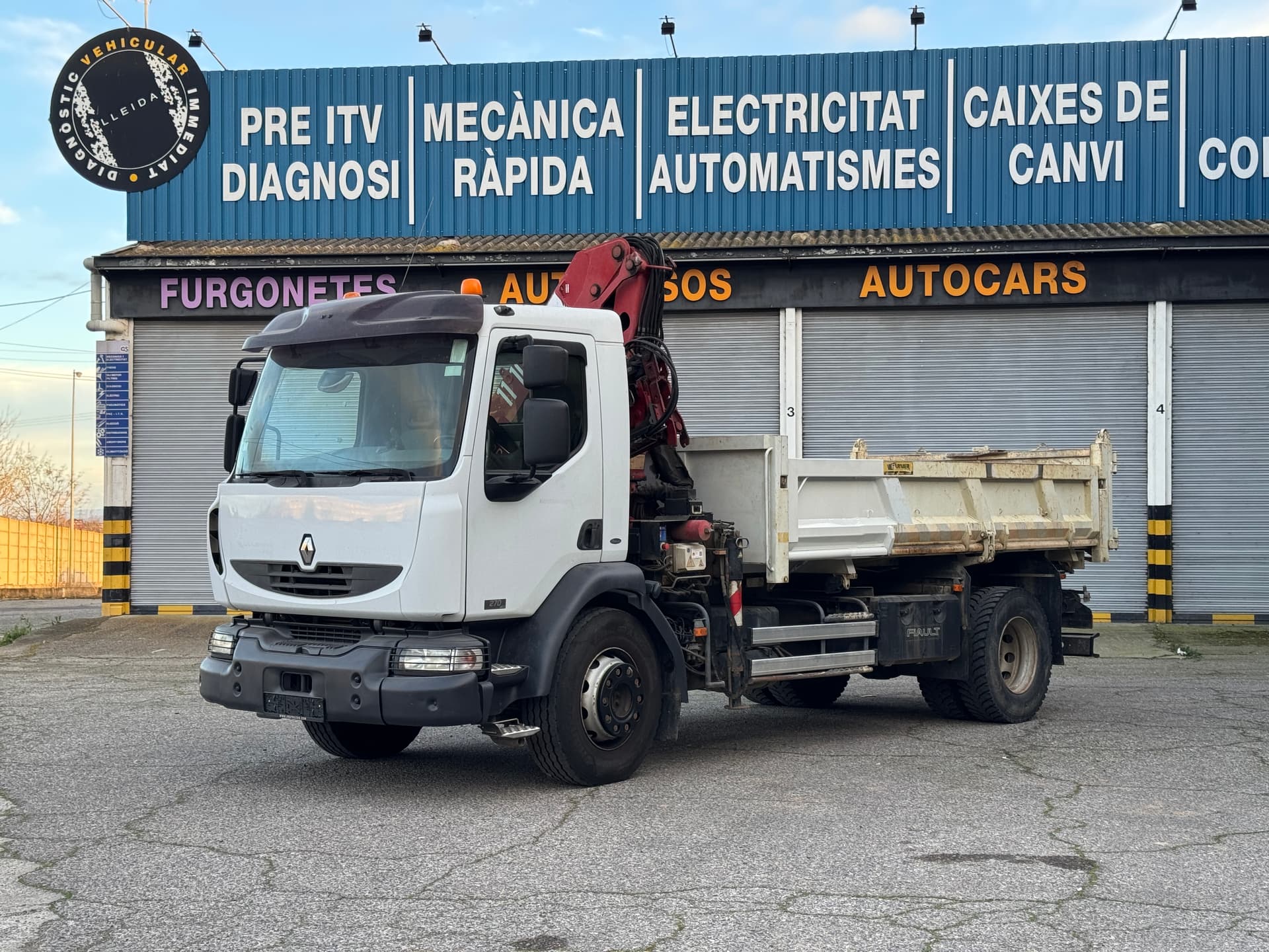 Basculante Camião Renault Midlum 270 2006 usado — Coatrucks Lleida - foto 1