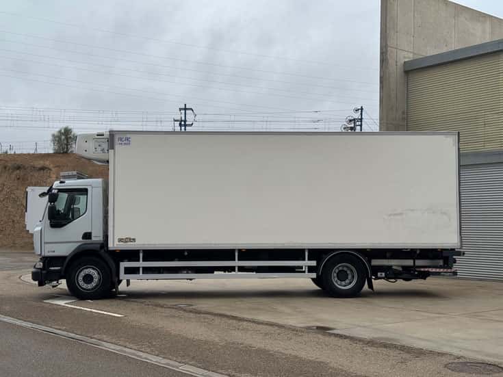 Camión Renault Midlum 270.18 2012 de ocasión — vista 2