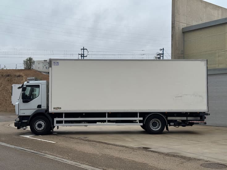 Camión Renault Midlum 270.18 2012 de ocasión — vista 2