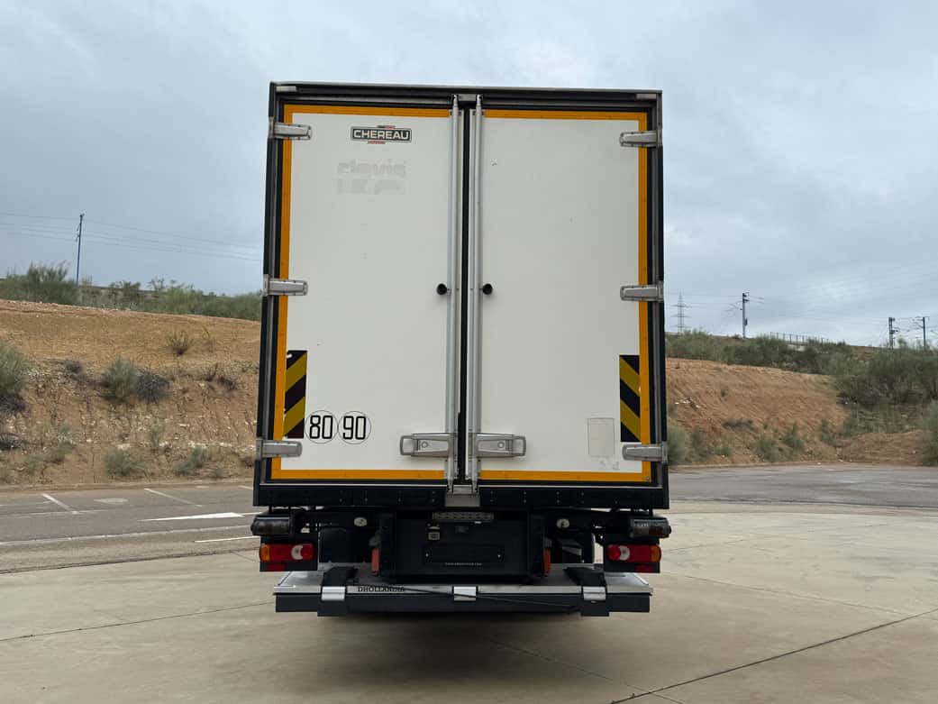 Camión Renault Midlum 270.18 2012 de ocasión — vista 4