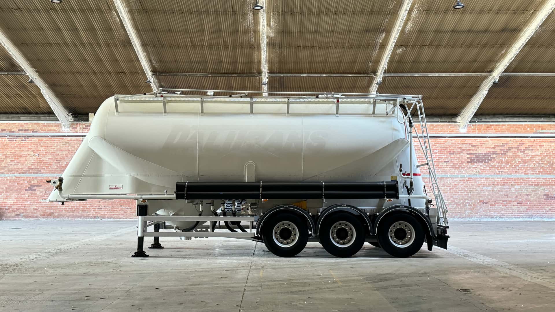 Silo Semirreboque Kassbohrer SSL 35 m³ 2015 usado — Coatrucks Lleida - foto 1