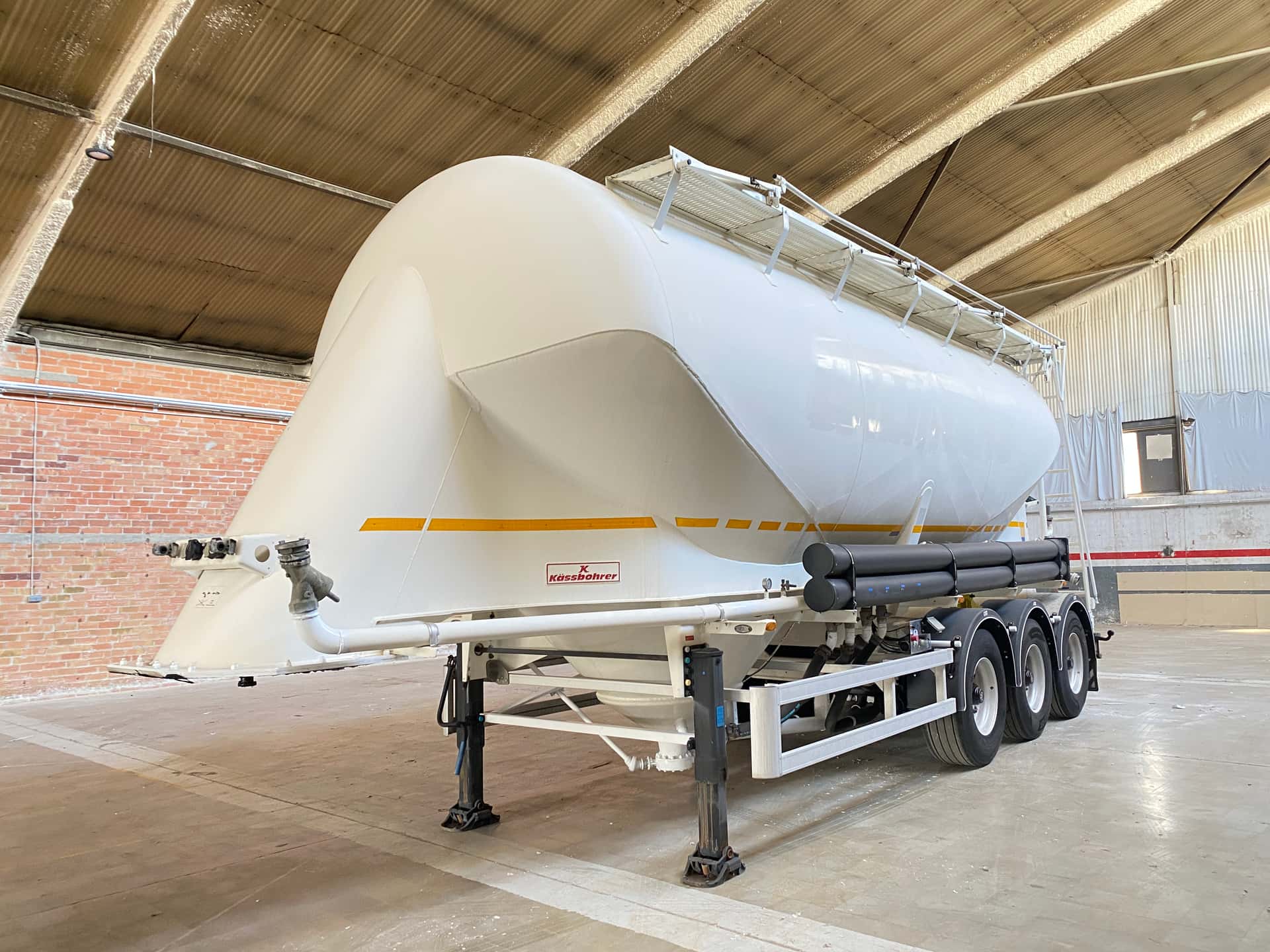 Silo Semiremolc Kassbohrer SSL 35 m³ 2016 d'ocasió — Coatrucks Lleida - foto 1