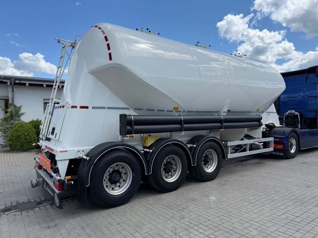 Silo Semirreboque Kassbohrer SSL 35 m³ 2020 usado — Coatrucks Lleida - foto 1